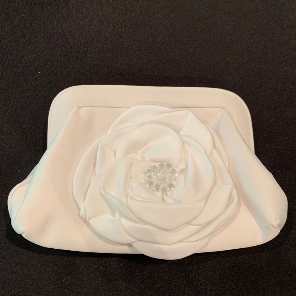 White elegant dress purse, perfect for the bride